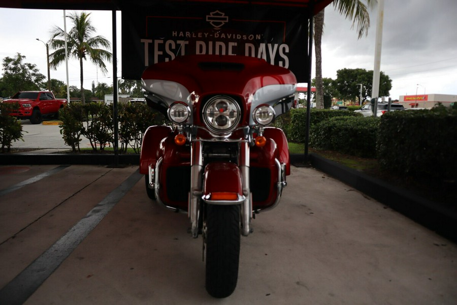 2019 Harley-Davidson Tri Glide Ultra Wicked Red/Barracuda Silver