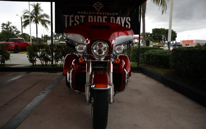 2019 Harley-Davidson Tri Glide Ultra Wicked Red/Barracuda Silver