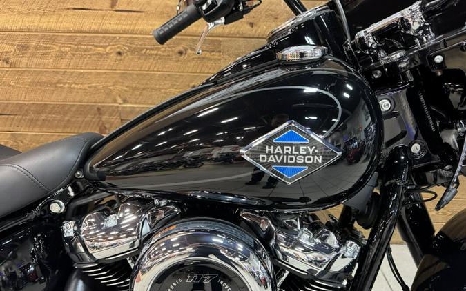 2026 Harley-Davidson® Heritage Classic Vivid Black Black Cast Wheels FLHC