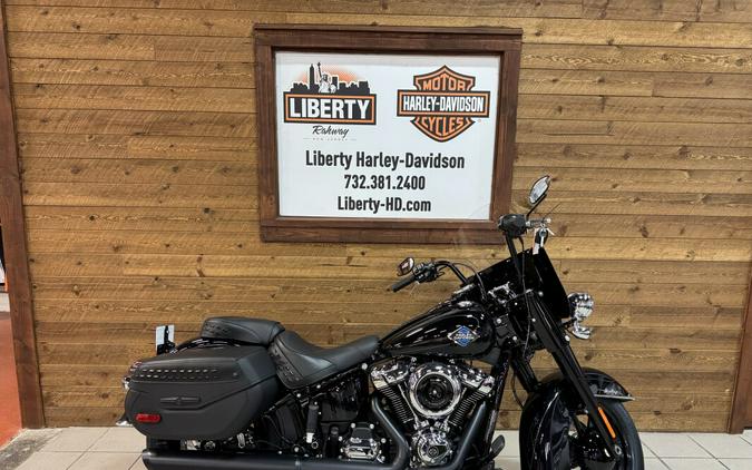 2026 Harley-Davidson® Heritage Classic Vivid Black Black Cast Wheels FLHC