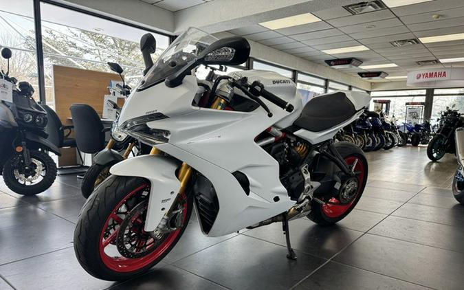 2017 Ducati SuperSport S Star White Silk Red