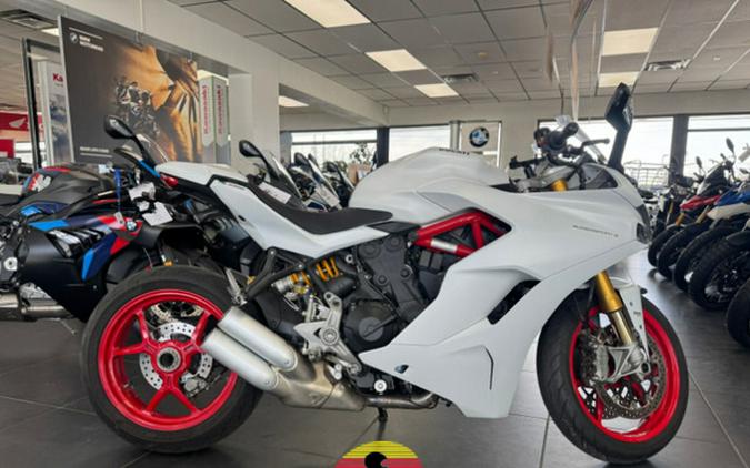 2017 Ducati SuperSport S Star White Silk Red