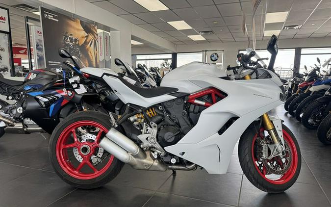 2017 Ducati SuperSport S Star White Silk Red
