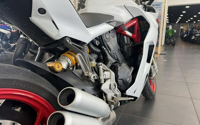 2017 Ducati SuperSport S Star White Silk Red