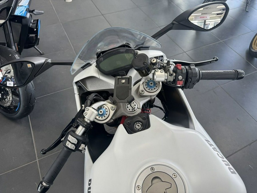 2017 Ducati SuperSport S Star White Silk Red