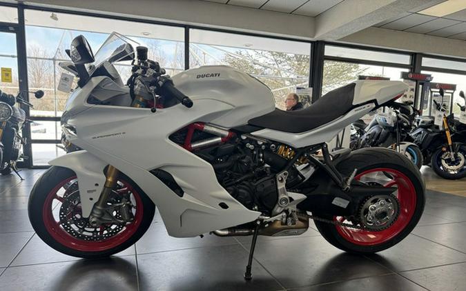 2017 Ducati SuperSport S Star White Silk Red
