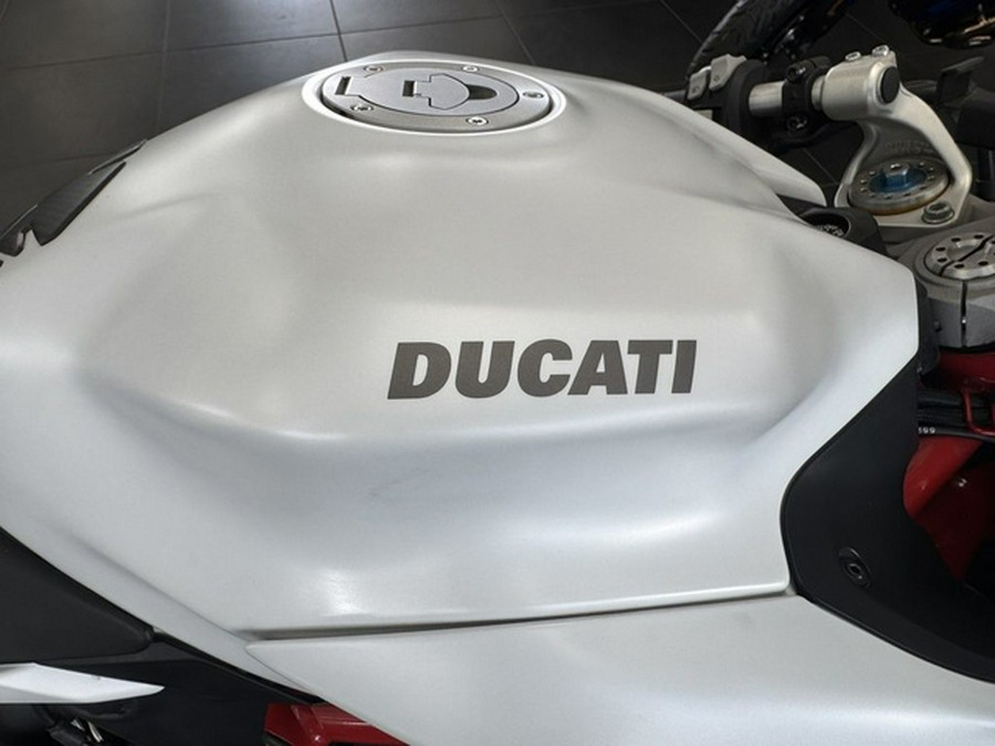 2017 Ducati SuperSport S Star White Silk Red