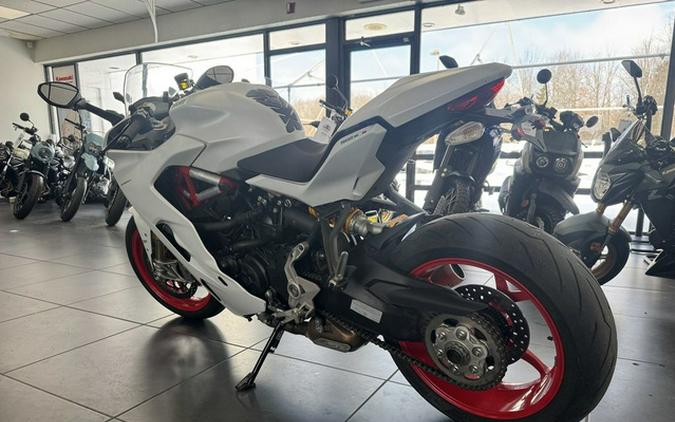 2017 Ducati SuperSport S Star White Silk Red