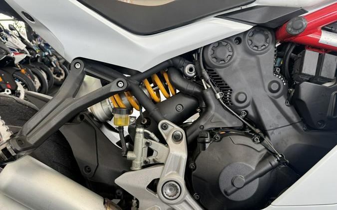 2017 Ducati SuperSport S Star White Silk Red