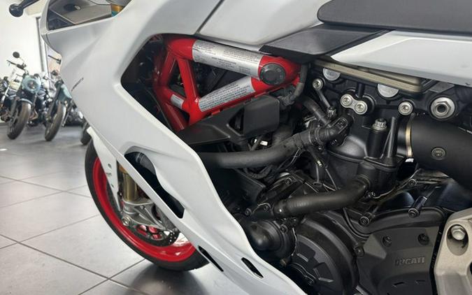 2017 Ducati SuperSport S Star White Silk Red