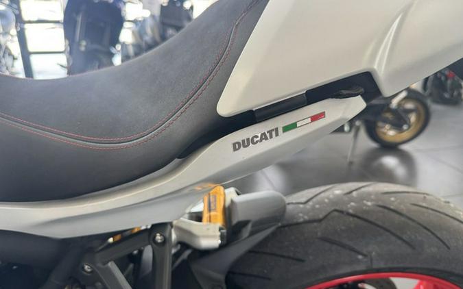 2017 Ducati SuperSport S Star White Silk Red
