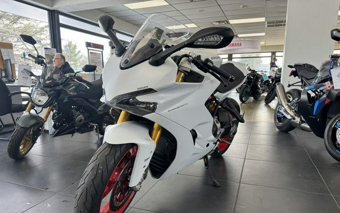 2017 Ducati SuperSport S Star White Silk Red