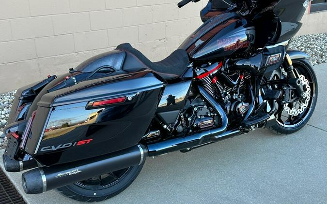 2024 Harley-Davidson CVO™ Road Glide® ST Raven Metallic