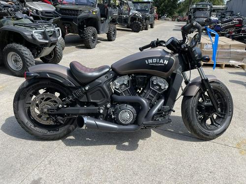 2019 Indian Scout Bobber vs. Triumph Bonneville Bobber Black: Comparison Review