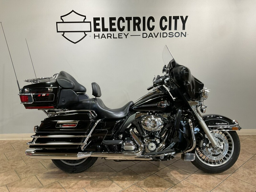 2012 Harley-Davidson® Electra Glide® Classic Vivid Black FLHTCU103