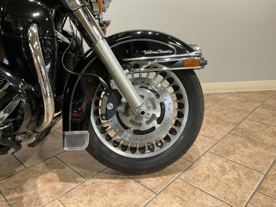 2012 Harley-Davidson® Electra Glide® Classic Vivid Black FLHTCU103