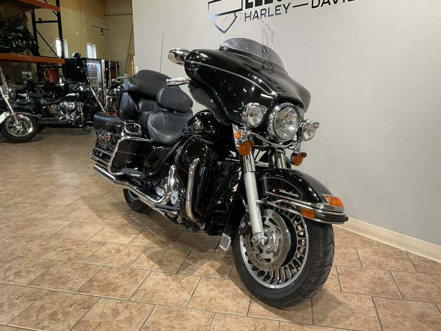 2012 Harley-Davidson® Electra Glide® Classic Vivid Black FLHTCU103