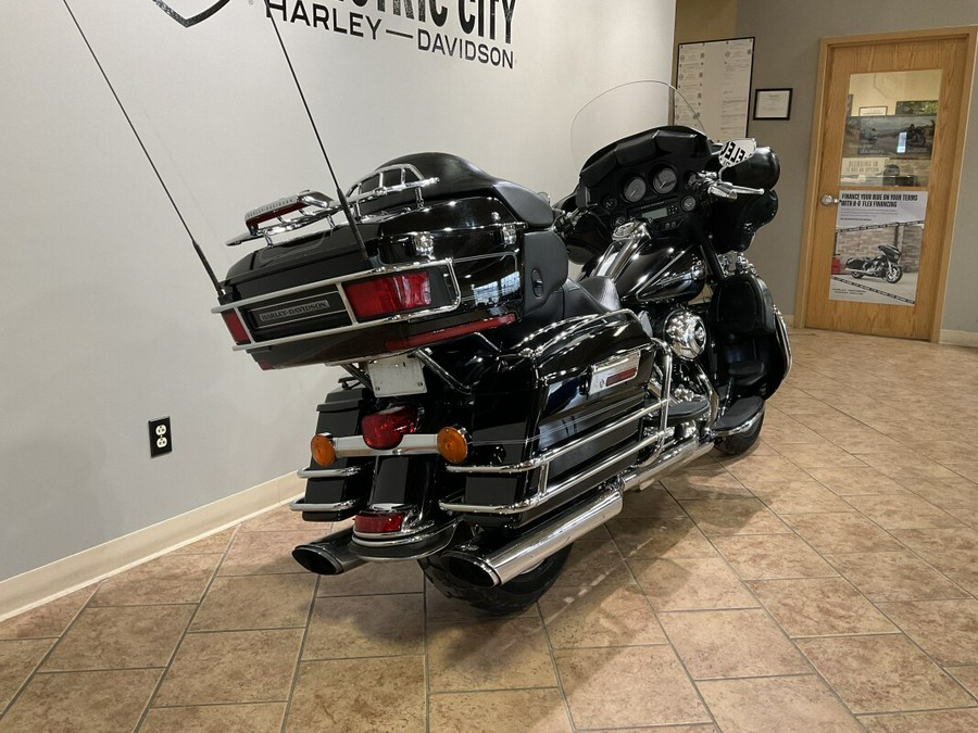 2012 Harley-Davidson® Electra Glide® Classic Vivid Black FLHTCU103
