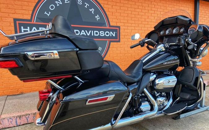 2017 Harley-Davidson® FLHTKL - Ultra Limited Low