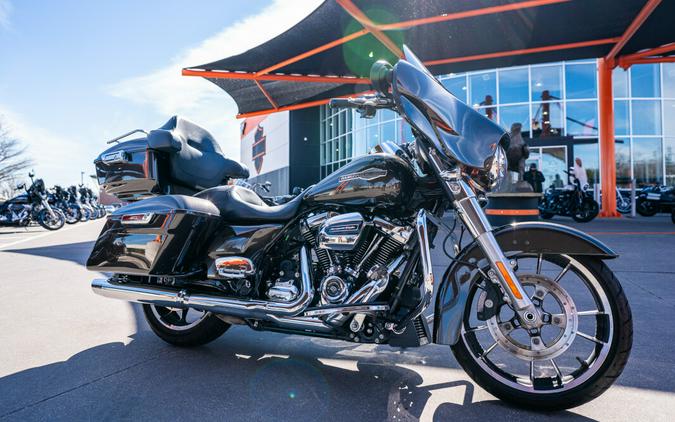 2021 Street Glide River Rock Gray FLHX