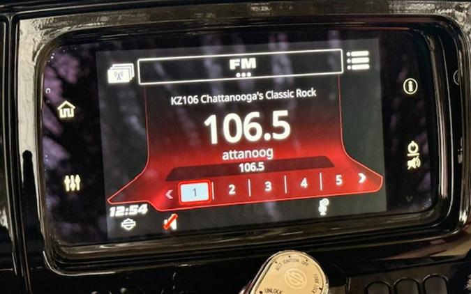 2023 Harley-Davidson FLHTCUTGAN - Tri Glide Ultra Anniversary Edition