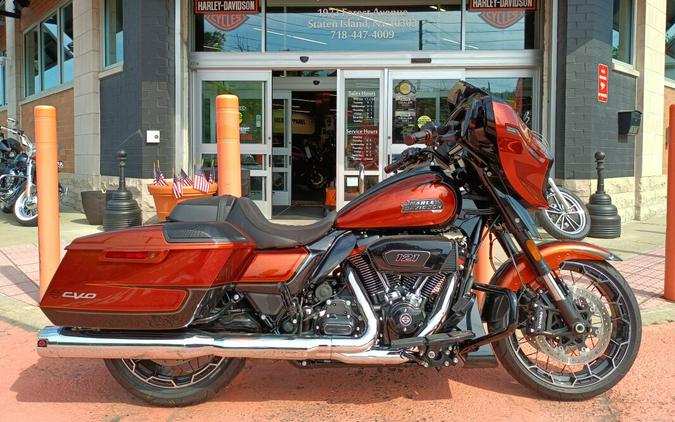 2023 Harley-Davidson CVO™ Street Glide Whiskey Neat w/Raven Metallic