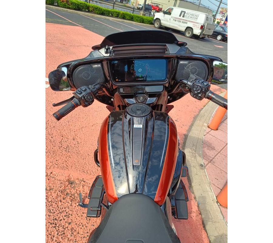 2023 Harley-Davidson CVO™ Street Glide Whiskey Neat w/Raven Metallic