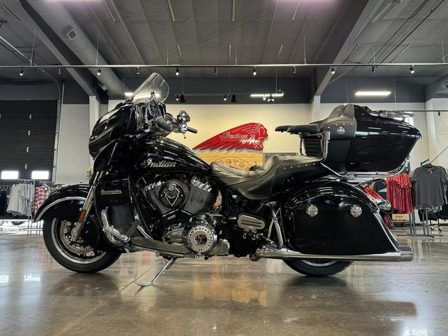 2021 Indian Motorcycle® Roadmaster® Thunder Black Pearl