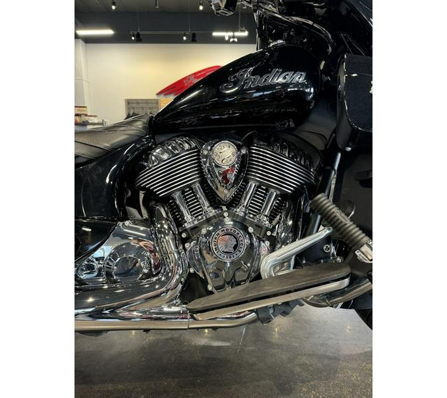 2021 Indian Motorcycle® Roadmaster® Thunder Black Pearl