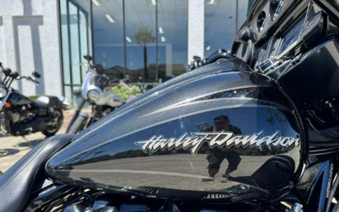 2017 Harley-Davidson CVO™ Street Glide®