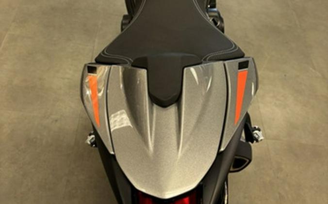 2025 Triumph Street Triple 765 RS Silver Ice