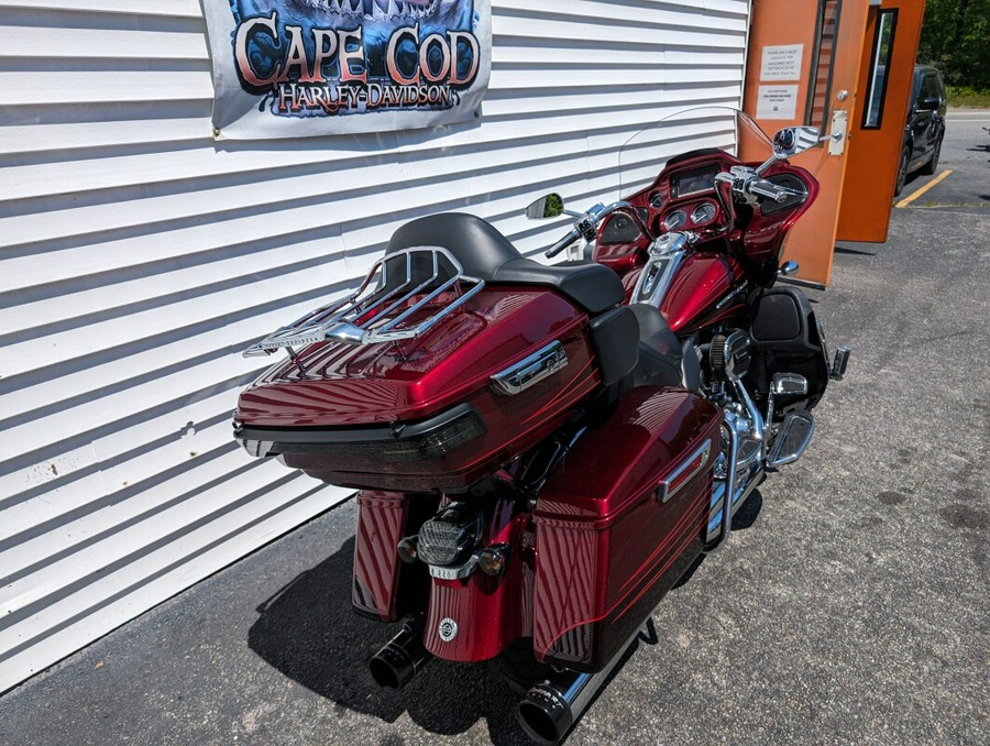 2015 Harley-Davidson CVO Road Glide Ultra Burgundy Blaze and Typ