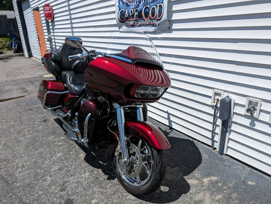 2015 Harley-Davidson CVO Road Glide Ultra Burgundy Blaze and Typ