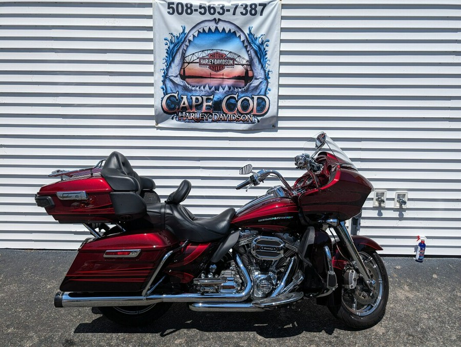 2015 Harley-Davidson CVO Road Glide Ultra Burgundy Blaze and Typ