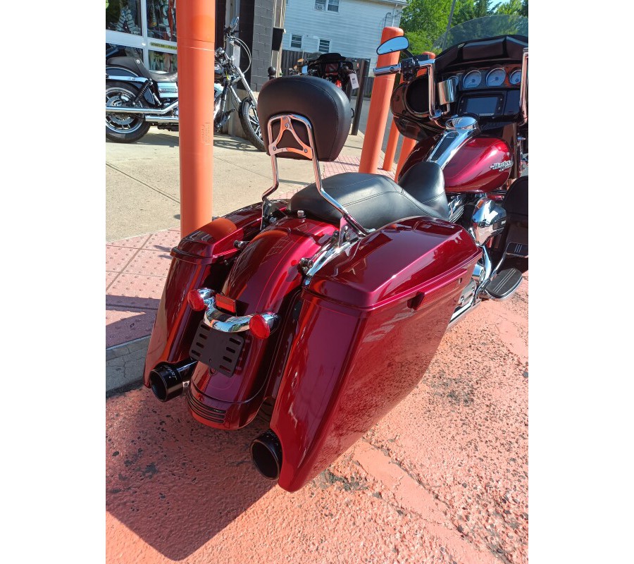 2016 Harley-Davidson Street Glide Special Velocity Red Sunglo