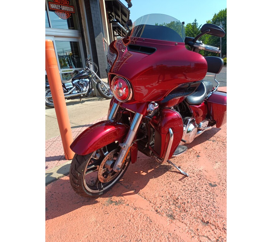 2016 Harley-Davidson Street Glide Special Velocity Red Sunglo