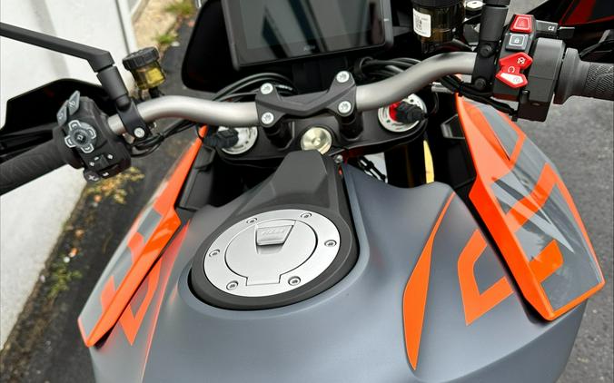 2023 KTM 1290 SUPER DUKE GT