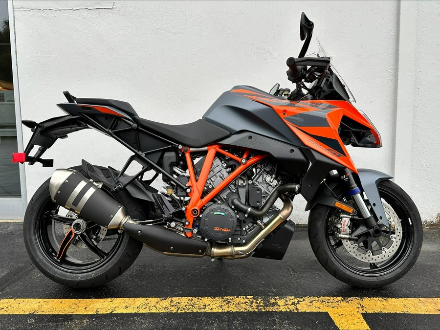 2023 KTM 1290 SUPER DUKE GT