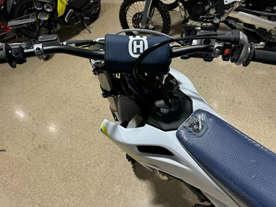 2025 Husqvarna TC 300