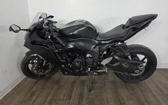 2024 Kawasaki Ninja ZX-6R Metallic Flat Spark Black/Ebony