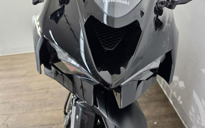2024 Kawasaki Ninja ZX-6R Metallic Flat Spark Black/Ebony