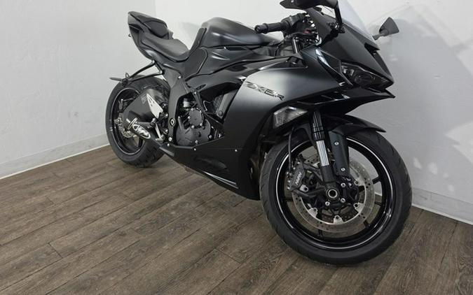 2024 Kawasaki Ninja ZX-6R Metallic Flat Spark Black/Ebony