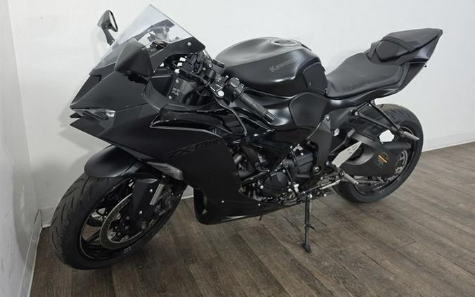2024 Kawasaki Ninja ZX-6R Metallic Flat Spark Black/Ebony