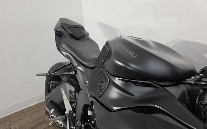 2024 Kawasaki Ninja ZX-6R Metallic Flat Spark Black/Ebony