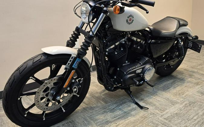 2022 Harley-Davidson® Iron 883™ White Gold Pearl XL883N