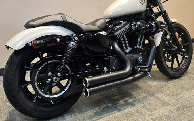 2022 Harley-Davidson® Iron 883™ White Gold Pearl XL883N
