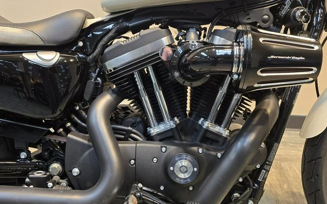 2022 Harley-Davidson® Iron 883™ White Gold Pearl XL883N