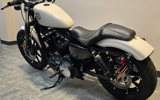 2022 Harley-Davidson® Iron 883™ White Gold Pearl XL883N