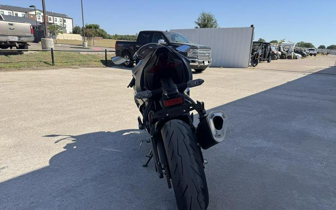 2027 Kawasaki Ninja® ZX™-6R Base