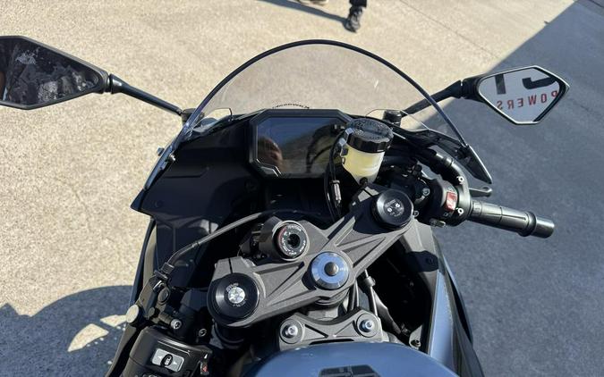 2027 Kawasaki Ninja® ZX™-6R Base